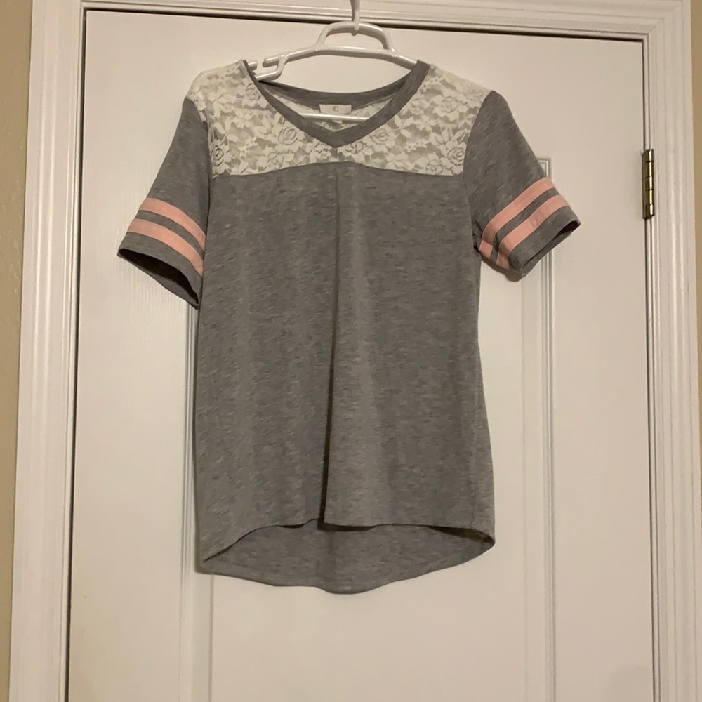 Cute Gray T-shirt with pink stripes.